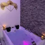 Διαμέρισμα Gold L Amaryllis I Jacuzzi & Sauna Prive I Centre Arrivee Autonome