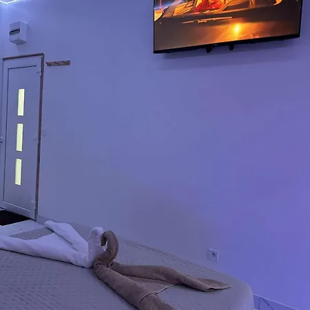 Gold L Amaryllis I Jacuzzi & Sauna Prive I Centre Arrivee Autonome * 贝济耶