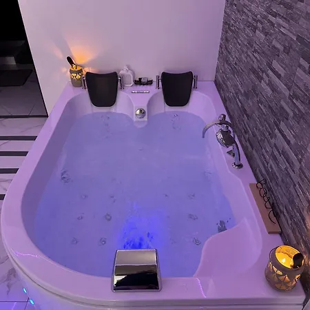 Gold L Amaryllis I Jacuzzi & Sauna Prive I Centre Arrivee Autonome *