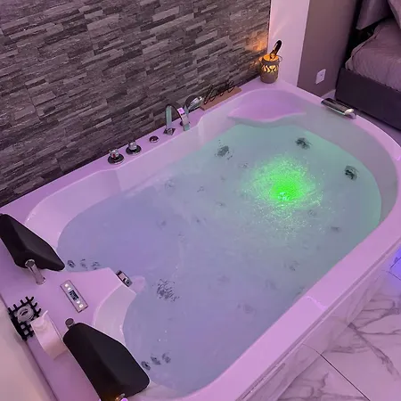 公寓 Suite Gold Jacuzzi & Sauna Prive I Centre Beziers Arrivee Autonome 24H24 *
