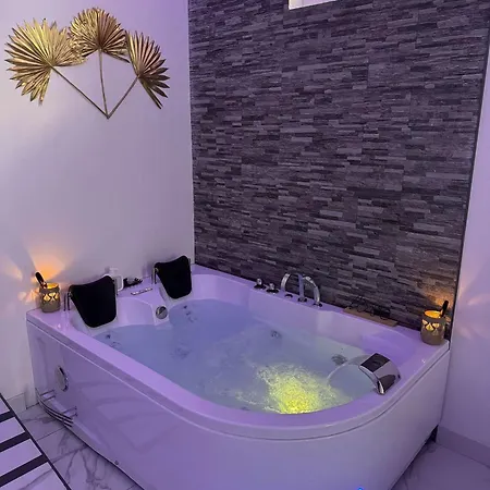 Gold L Amaryllis I Jacuzzi & Sauna Prive I Centre Arrivee Autonome Lejlighed Béziers