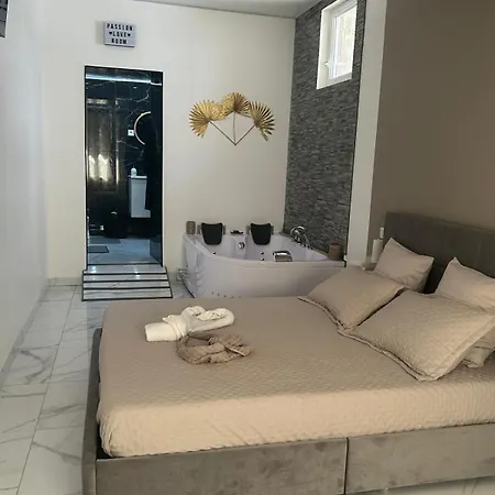 Gold L Amaryllis I Jacuzzi & Sauna Prive I Centre Arrivee Autonome شقة بزييه