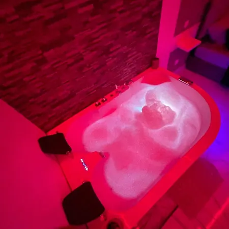 Suite Gold Jacuzzi & Sauna Prive I Centre Beziers Arrivee Autonome 24H24 * 贝济耶