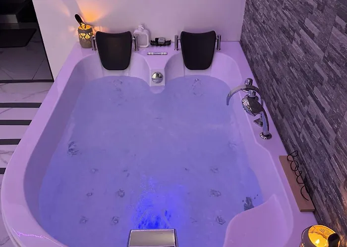 Gold L Amaryllis I Jacuzzi & Sauna Prive I Centre Arrivee Autonome *
