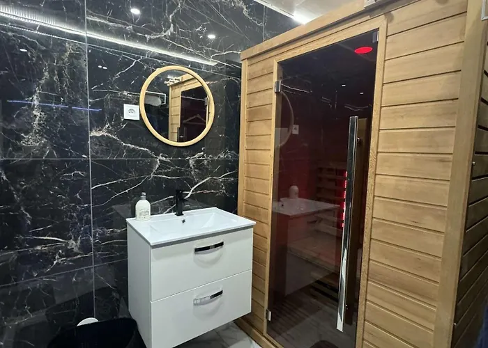 Gold L Amaryllis I Jacuzzi & Sauna Prive I Centre Arrivee Autonome Appartement