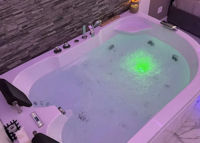 Appartement Gold L Amaryllis I Jacuzzi & Sauna Prive I Centre Arrivee Autonome *